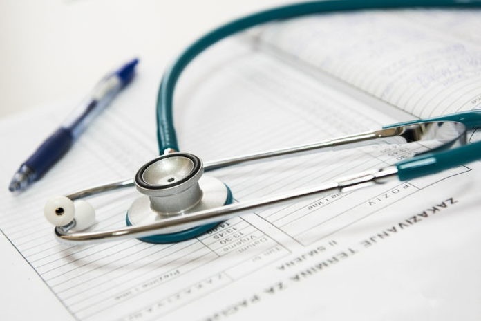 Słaba jakość publicznej służby zdrowia wpływa na większą popularność assistance medycznego
